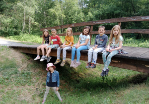 Dzieci na mostku
