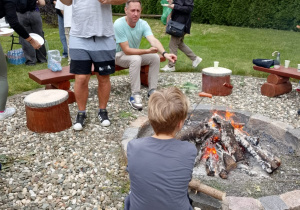 uroczyste zakończenie gry przy ognisku