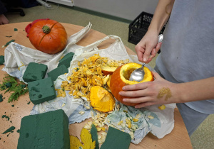 przygotowanie dyni do zrobienia stroiku