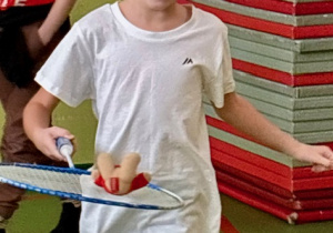 wyścig z misiem na rakiecie