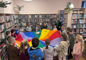 zabawy z chustą animacyjną