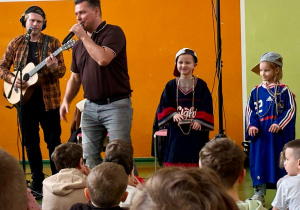 śpiewający Piotr Zuchora