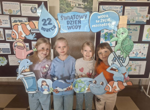 uczniowie w ramce - Dzień Wody