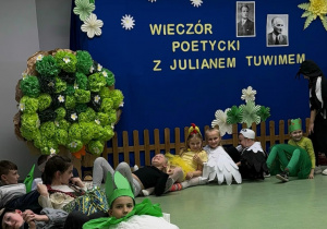 Ciągnięcie Rzepki przez bohaterów wiersza