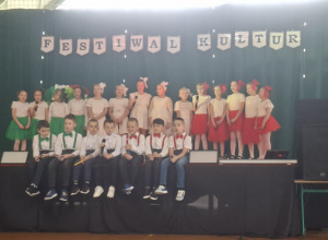 uczniowie klasy 2a na Festiwalu Kultur