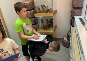 uczeń rozwiązuje zadania dotyczące gatunków zwierząt