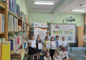 Grupa dzieci - laureatów konkursu