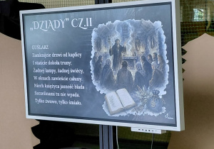 Fragment II części Dziadów na ekranie multimedialnym