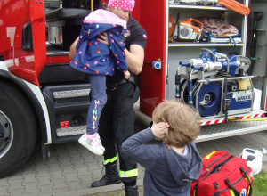 Spotkanie przedszkolaków ze strażakami