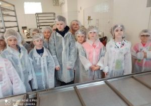 Uczniowie w Fabryce Krówek