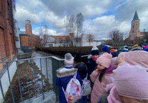 Uczniowie nad rzeką Dobrzynką2